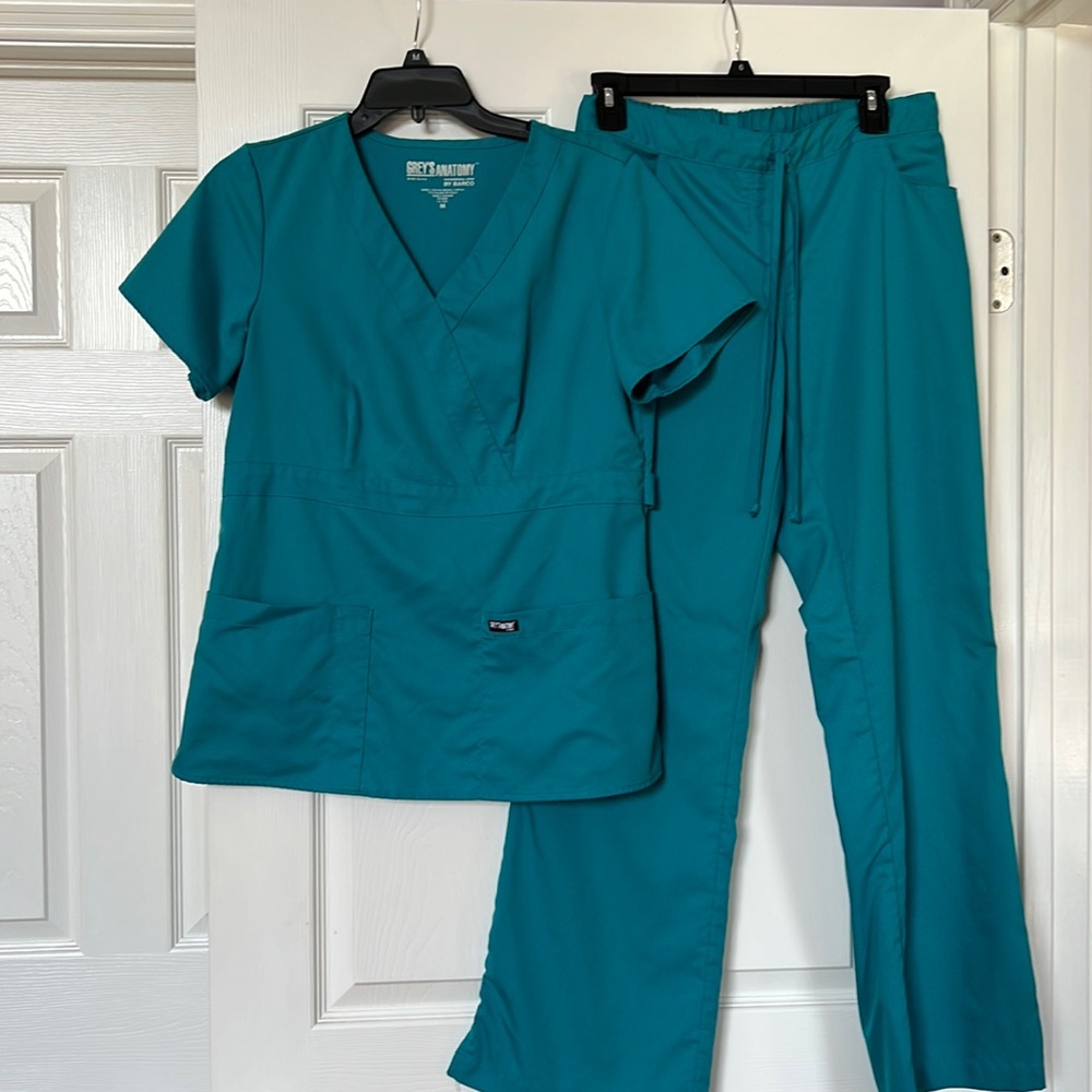 Women’s scrubs